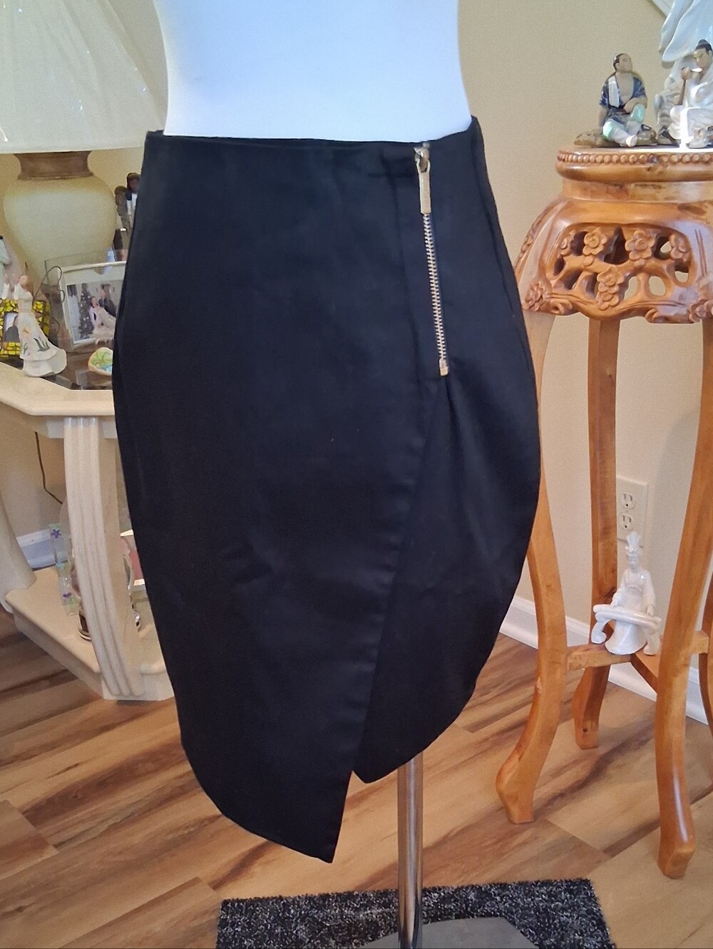 Kim Kardashian Black Pencil Skirt. NWT Sz 4